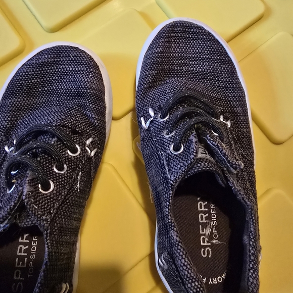 Sperry Black Boat Shoes with Classic Design - Picture 6 of 6